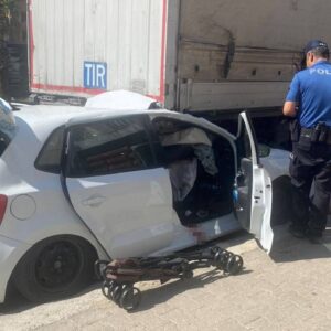 park halindeki tira carpti antalyadaki kazada dort yarali kZXPOrI3