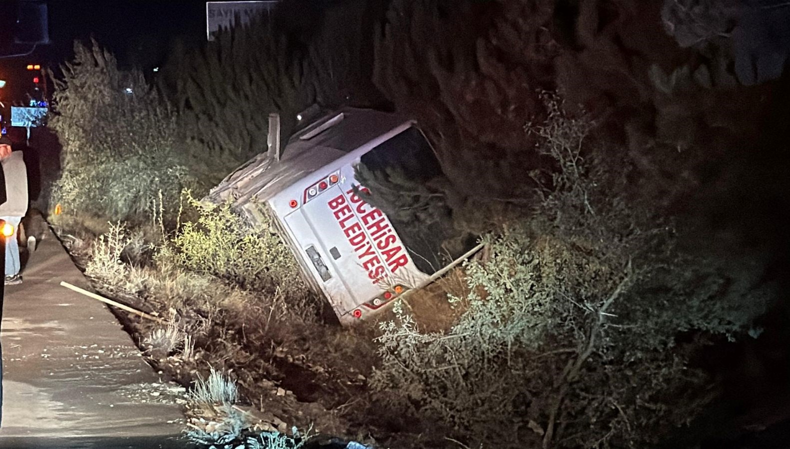 afyonkarahisarda midibus devrildi 12 yarali MbmCh88v