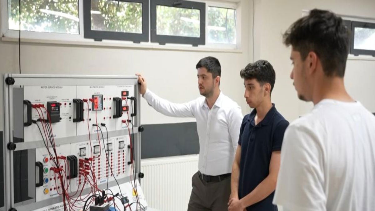 ogrenciler yogun ilgi gosteriyor mezun olunca is garanti YVrp72EG