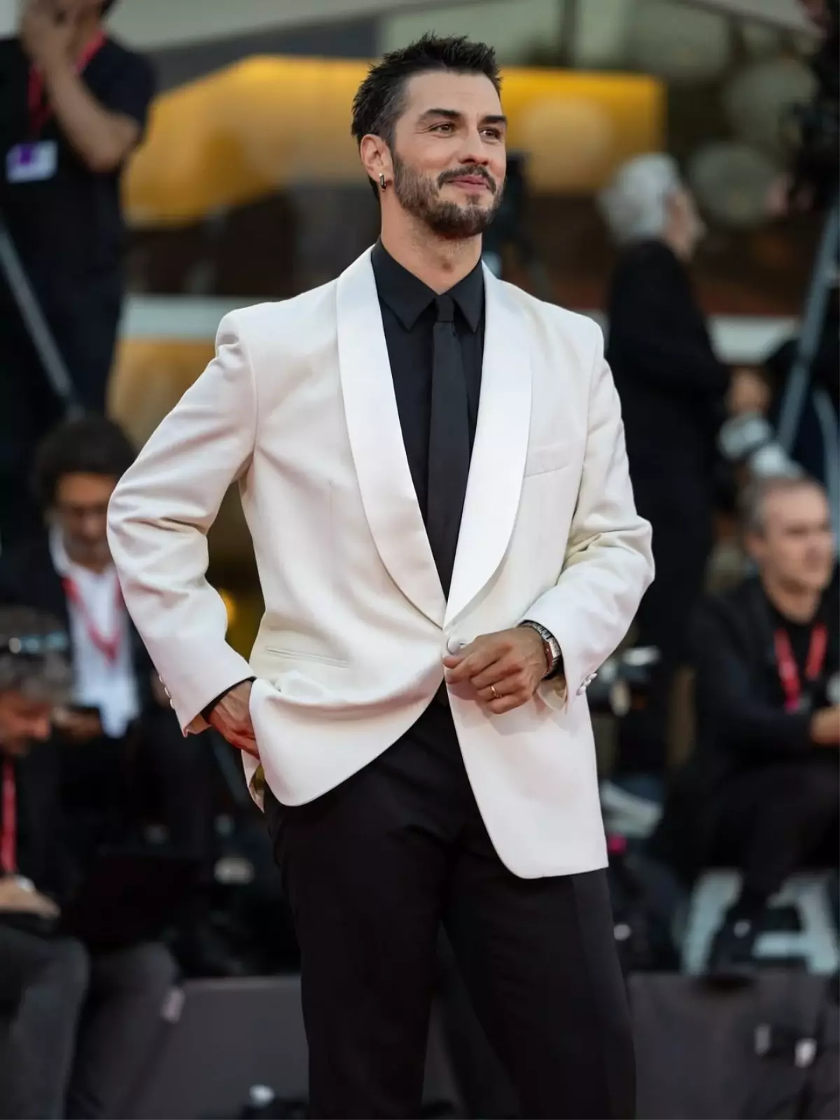 unlu oyuncu aras aydinin babasi vefat etti qdVljiMH