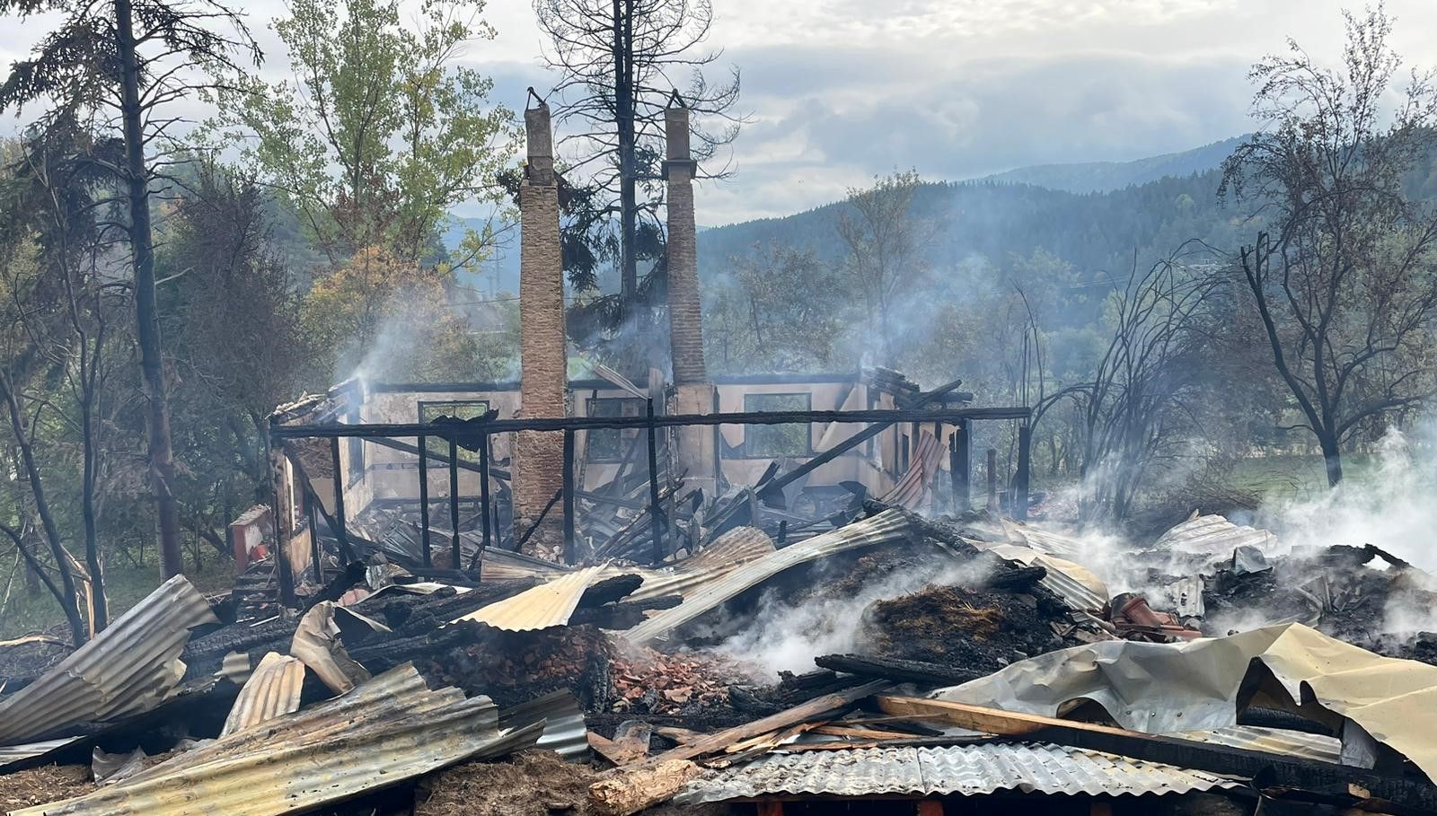 alevlere teslim olan ahsap ev kule dondu i8ibSjNQ