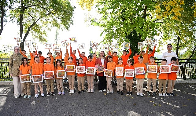 sonbahar yapraklari osmangazide sanata donustu KFKKnN6m.jpg