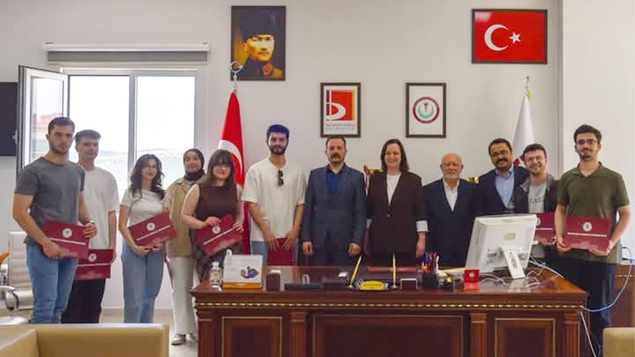 Şeyh Edebali Üniversitesi’nde Mikrocerrahi Temel Eğitimi Başarıyla Tamamlandı