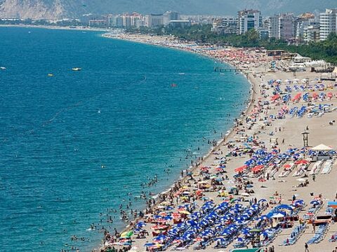 Antalya’nın Gözde Plajlarında Unutulmaz Bir Tatil Deneyimi